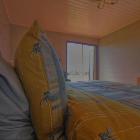 Paulton - Sleeps 2 - Petfriendly - Hottub - Garden Holiday home