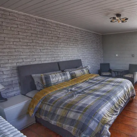 Paulton - Sleeps 2 - Petfriendly - Hottub - Garden *