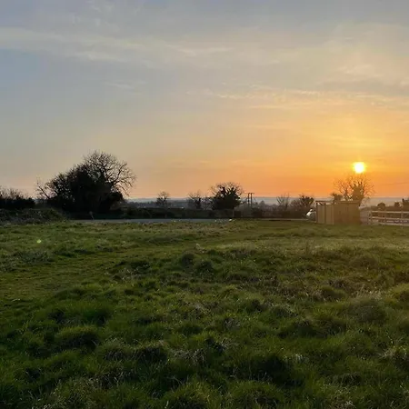 Paulton - Sleeps 2 - Petfriendly - Hottub - Garden