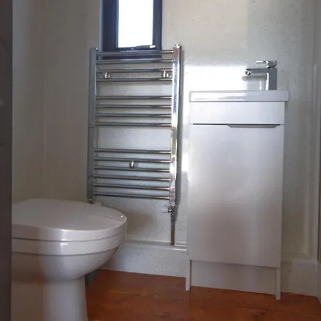 Paulton - Sleeps 2 - Petfriendly - Hottub - Garden Holiday home